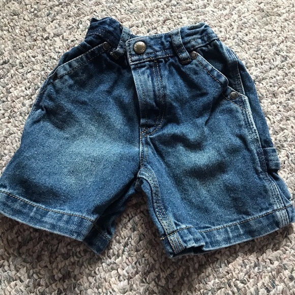 Levi’s short 3/$20 - Picture 1 of 2